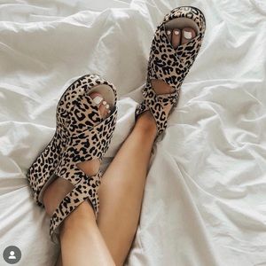Matisse Runaway Platform Leopard Size 8